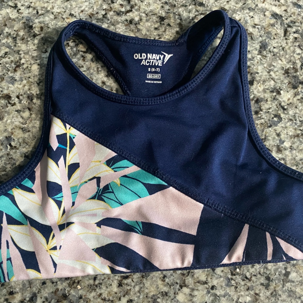 Girls sports bra size 6-7